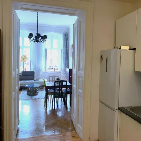 Rynekart Apartment *